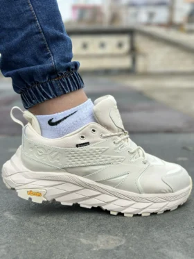 کتونی هوکا اناکاپا رنگ کرم  Goretex  چهار فصل مخصوص کوهنوردی