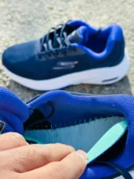 کتونی اسکیچرز مدل go walk رنگ سرمه ای با زیره سفید