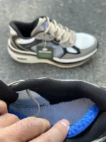 کتونی اسکیچرز مدل go run رنگ کرم مشکی