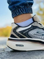 کتونی اسکیچرز مدل go run رنگ کرم مشکی