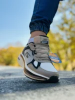 کتونی اسکیچرز مدل go run رنگ کرم مشکی