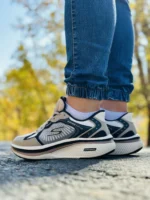 کتونی اسکیچرز مدل go run رنگ کرم مشکی
